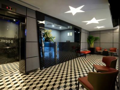 81 Premier Hollywood Khách sạn 2*